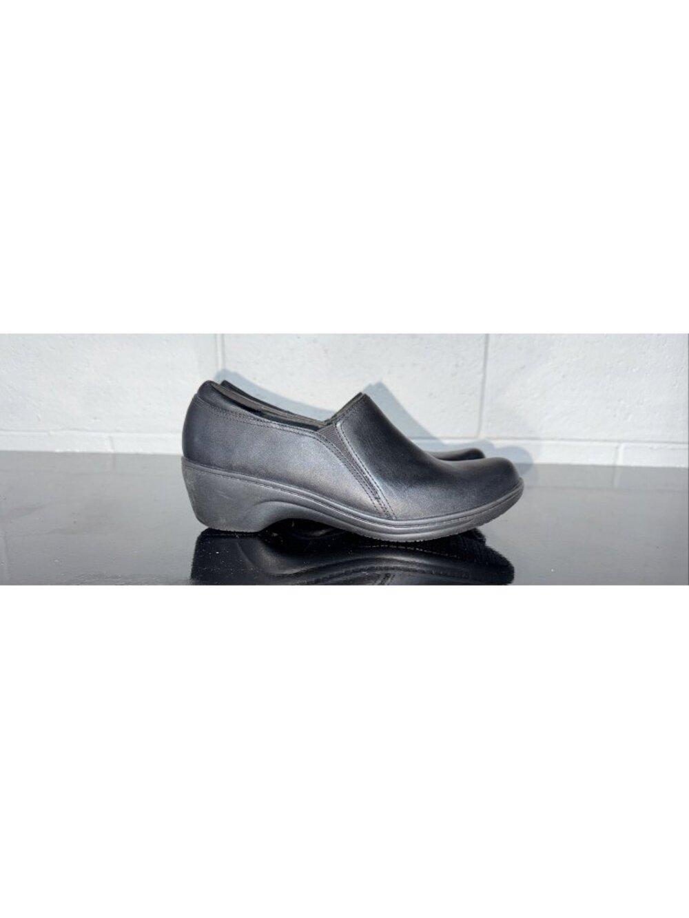 Clarks Grasp Chime Womens Leather Slip On Nursing Work Clogs Size 9.5 Black
